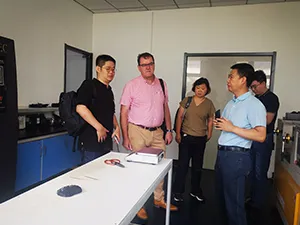 Visita de expertos de la Institución de Ingeniería y Tecnología (Reino Unido) al laboratorio Simker